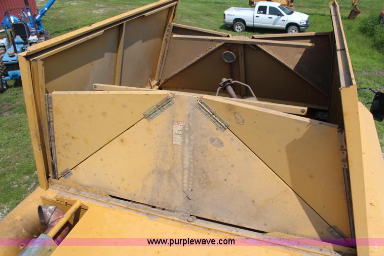 image for item H6539 1998 Caterpillar Lexion 460 RWA combine