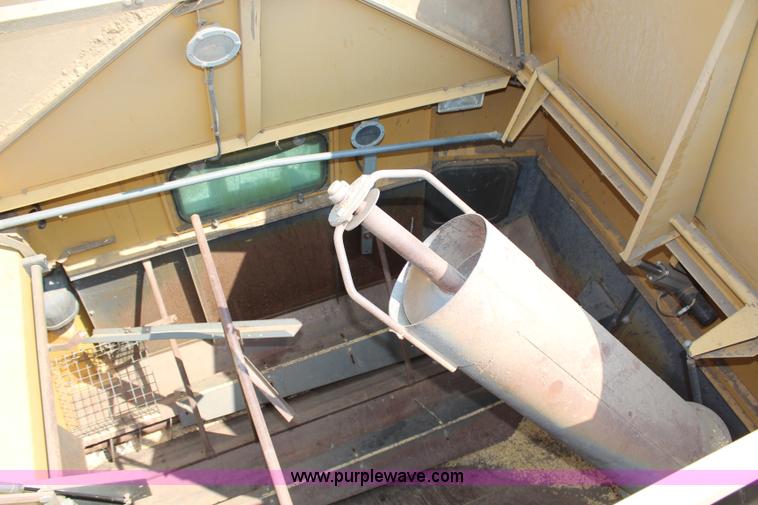 image for item H6539 1998 Caterpillar Lexion 460 RWA combine