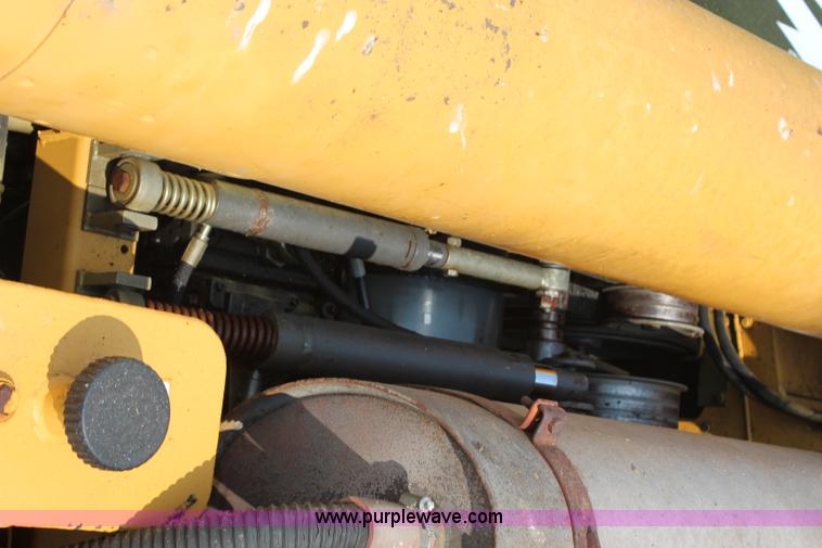 image for item H6539 1998 Caterpillar Lexion 460 RWA combine