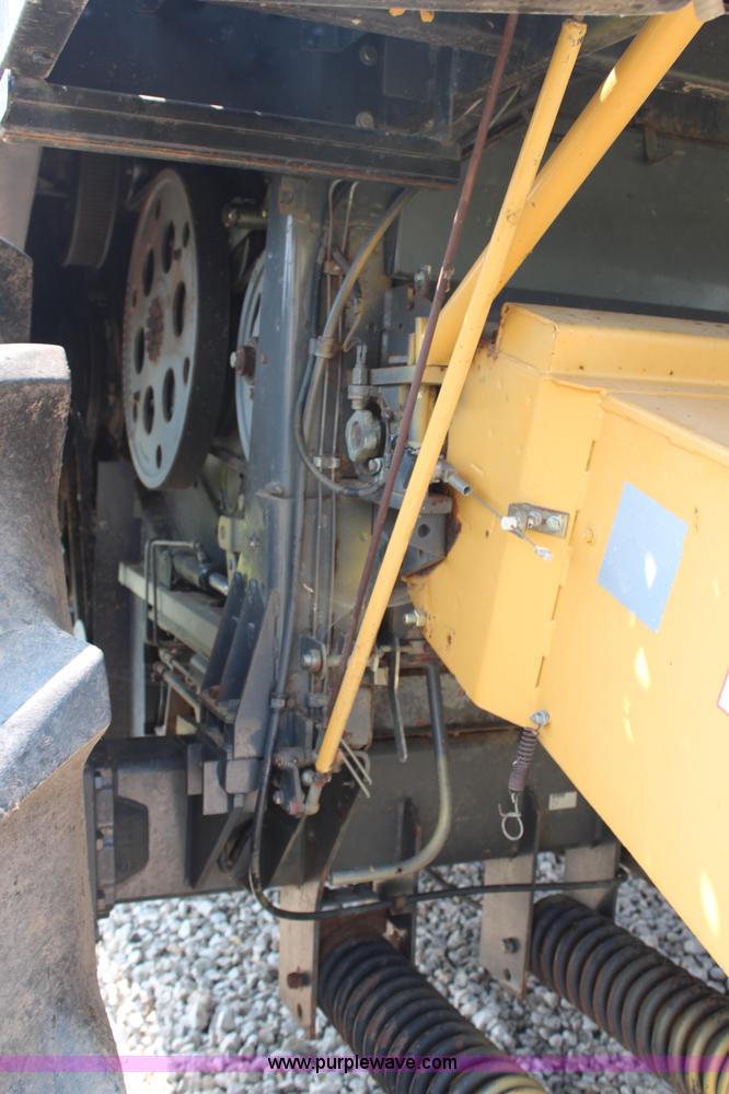 image for item H6539 1998 Caterpillar Lexion 460 RWA combine