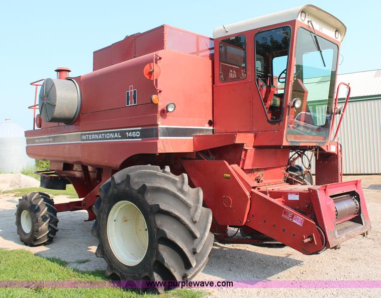 image for item H6663 1984 International 1460 combine