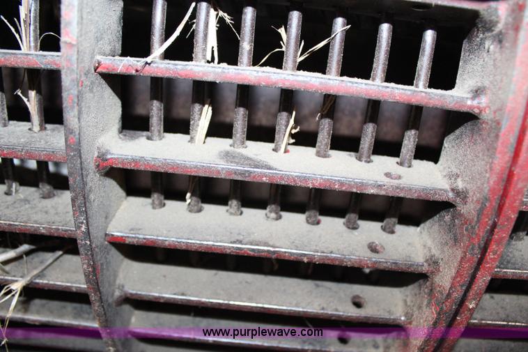 image for item H6663 1984 International 1460 combine