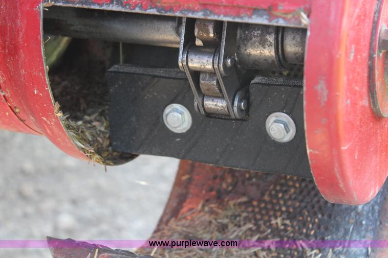 image for item H6663 1984 International 1460 combine