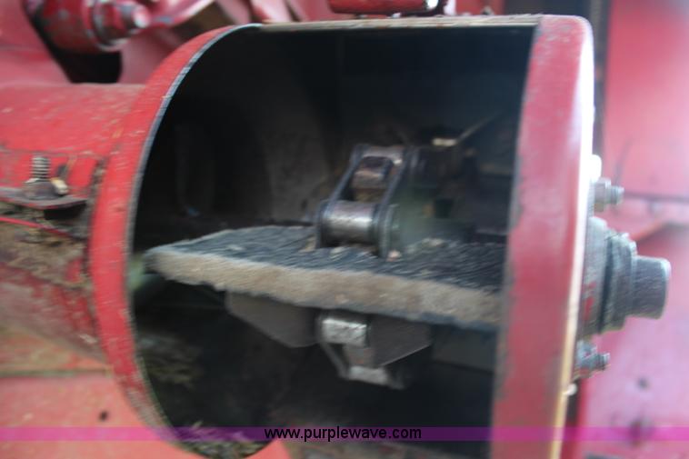 image for item H6663 1984 International 1460 combine