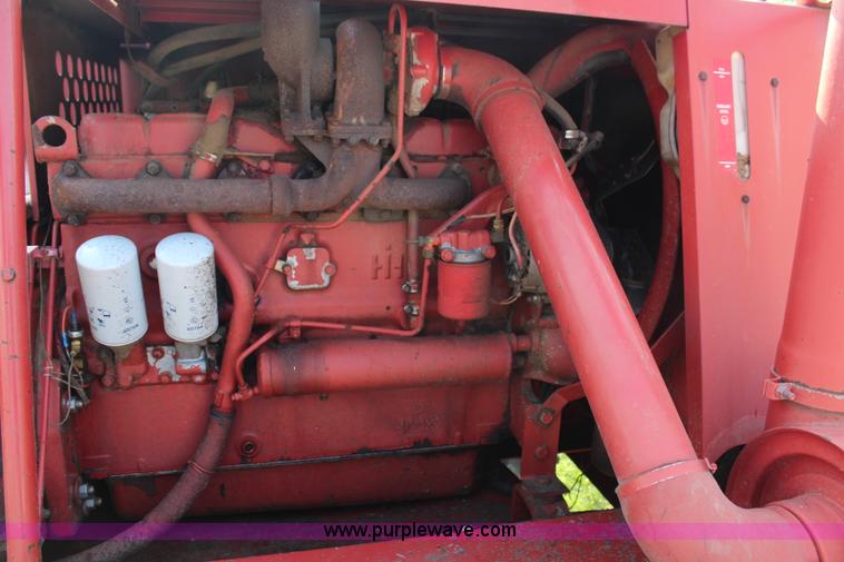 image for item H6663 1984 International 1460 combine