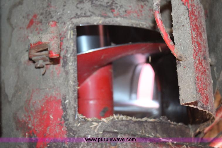 image for item H6663 1984 International 1460 combine