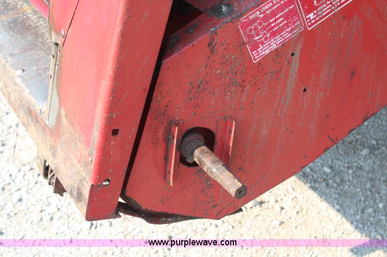 image for item H6663 1984 International 1460 combine