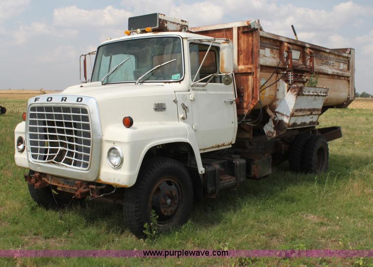 image for item H7416 1980 Ford feed mixer truck