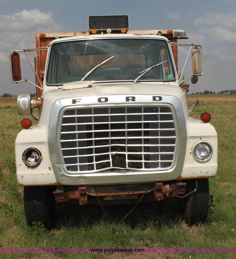 image for item H7416 1980 Ford feed mixer truck