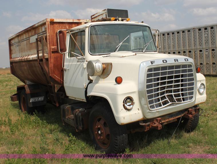 image for item H7416 1980 Ford feed mixer truck