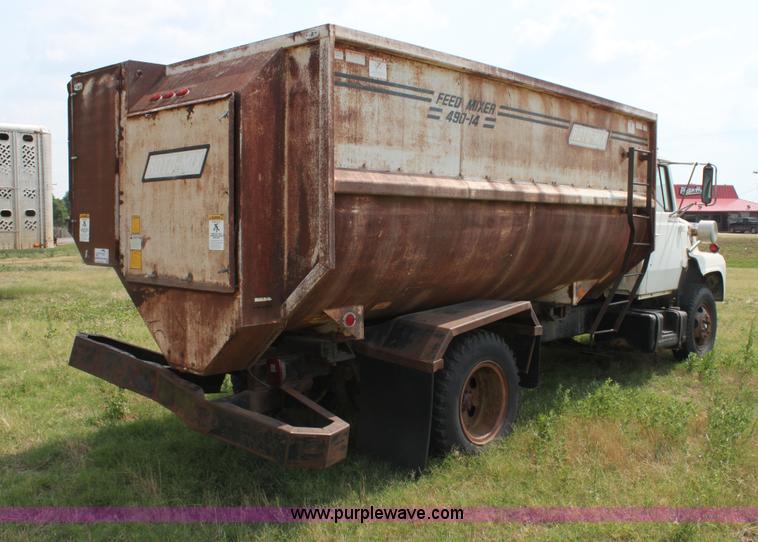 image for item H7416 1980 Ford feed mixer truck