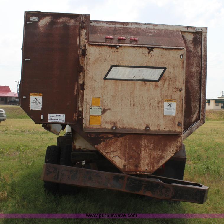 image for item H7416 1980 Ford feed mixer truck