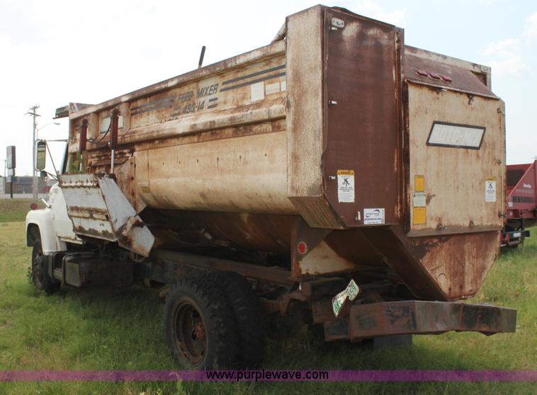 image for item H7416 1980 Ford feed mixer truck