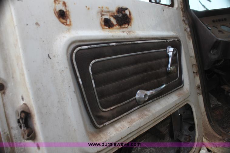 image for item H7416 1980 Ford feed mixer truck