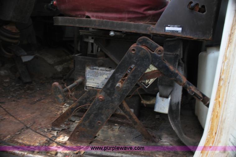 image for item H7416 1980 Ford feed mixer truck