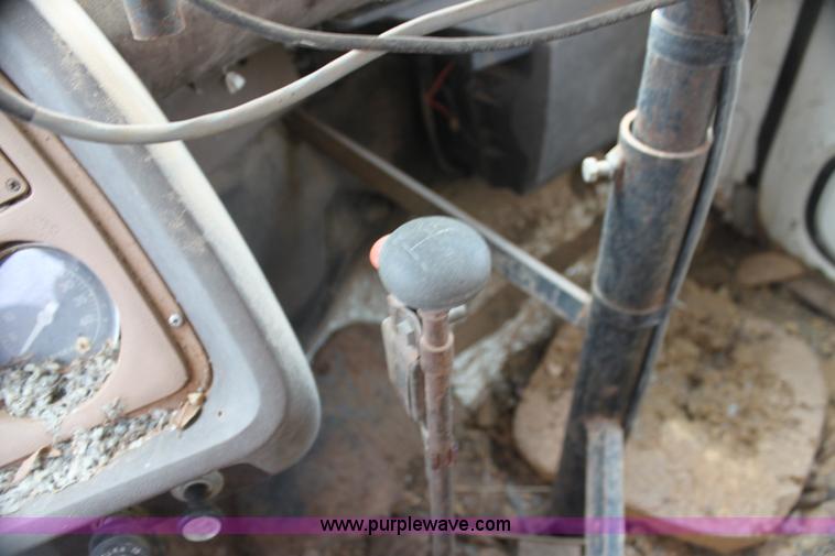 image for item H7416 1980 Ford feed mixer truck