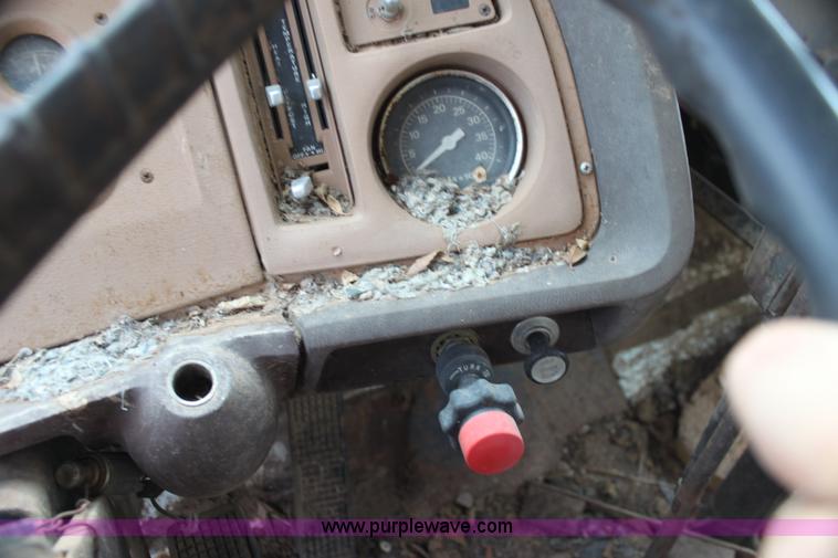 image for item H7416 1980 Ford feed mixer truck