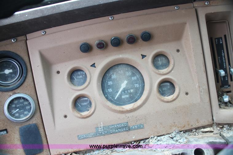 image for item H7416 1980 Ford feed mixer truck