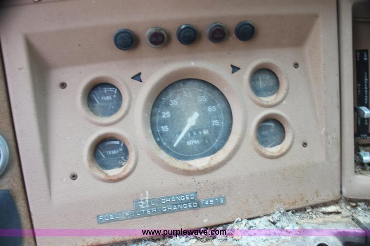 image for item H7416 1980 Ford feed mixer truck