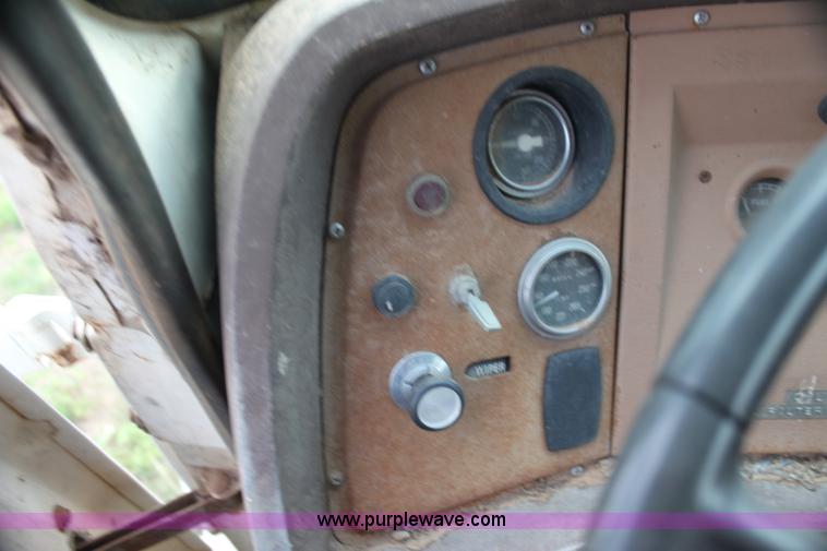 image for item H7416 1980 Ford feed mixer truck