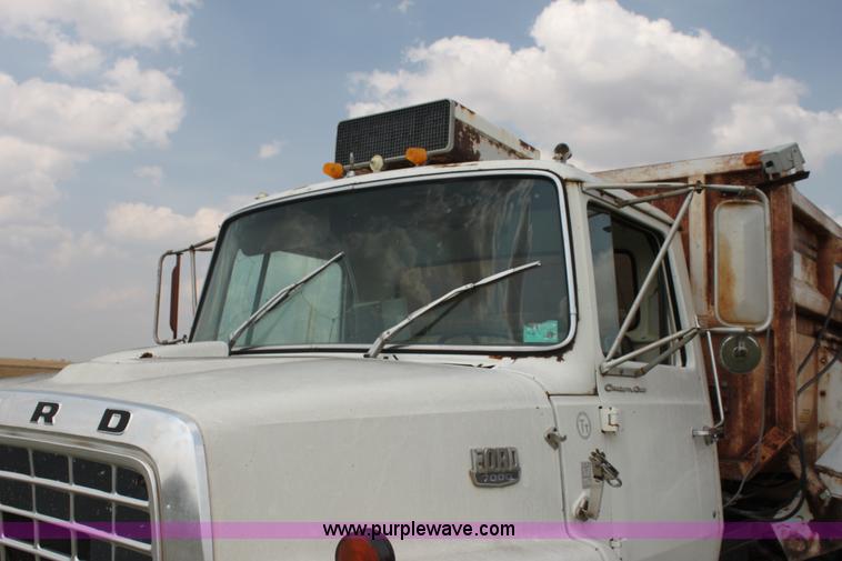 image for item H7416 1980 Ford feed mixer truck