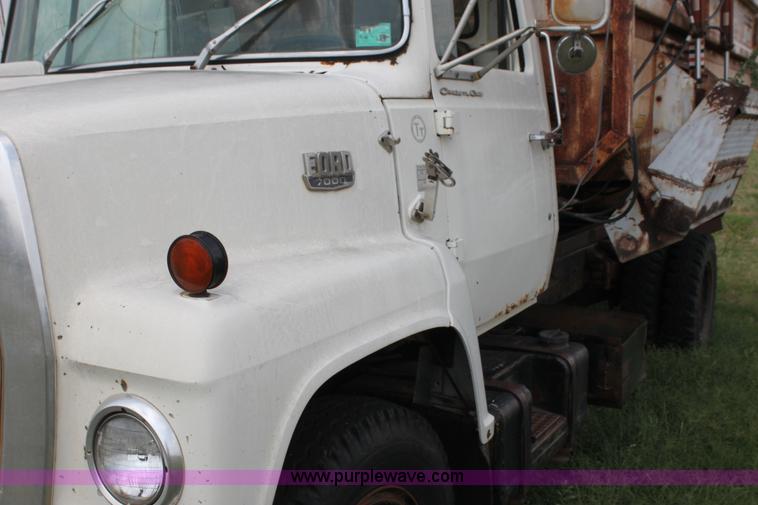image for item H7416 1980 Ford feed mixer truck
