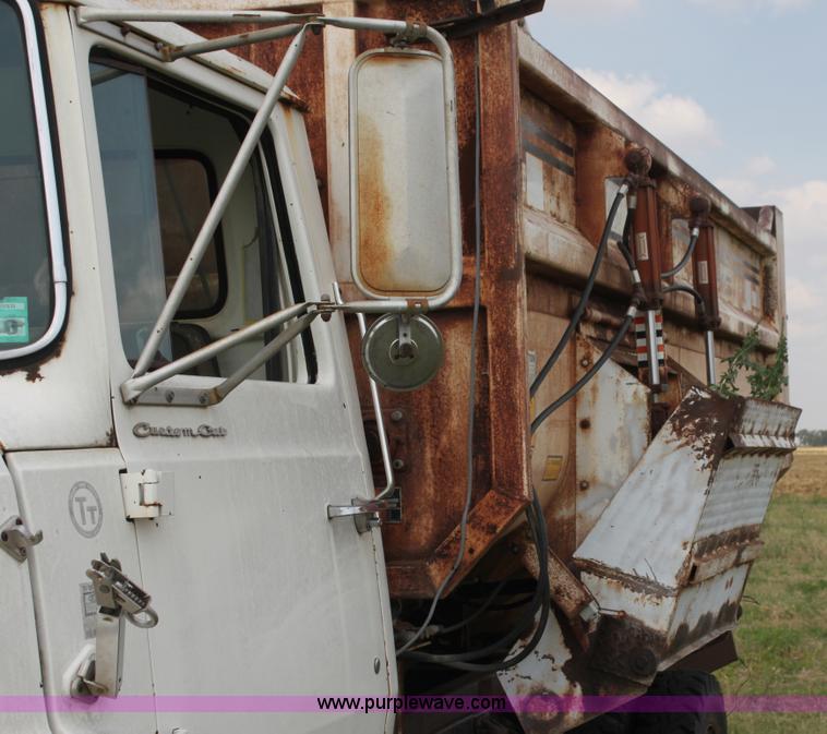 image for item H7416 1980 Ford feed mixer truck