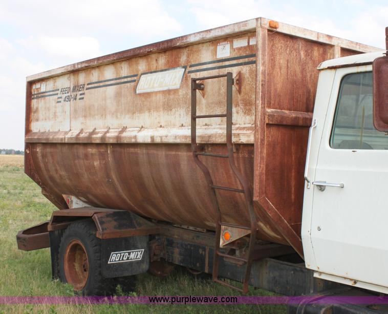 image for item H7416 1980 Ford feed mixer truck