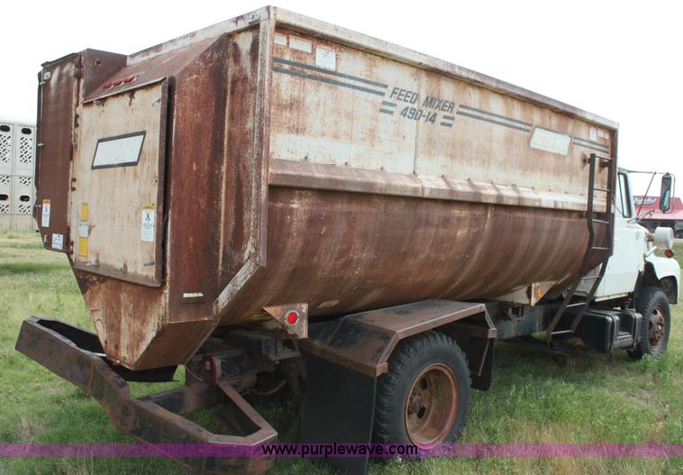 image for item H7416 1980 Ford feed mixer truck
