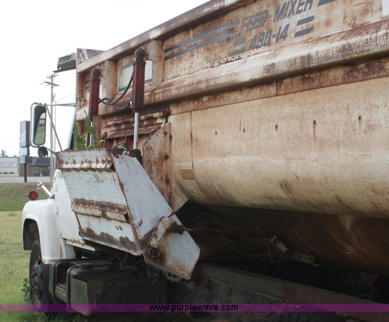 image for item H7416 1980 Ford feed mixer truck