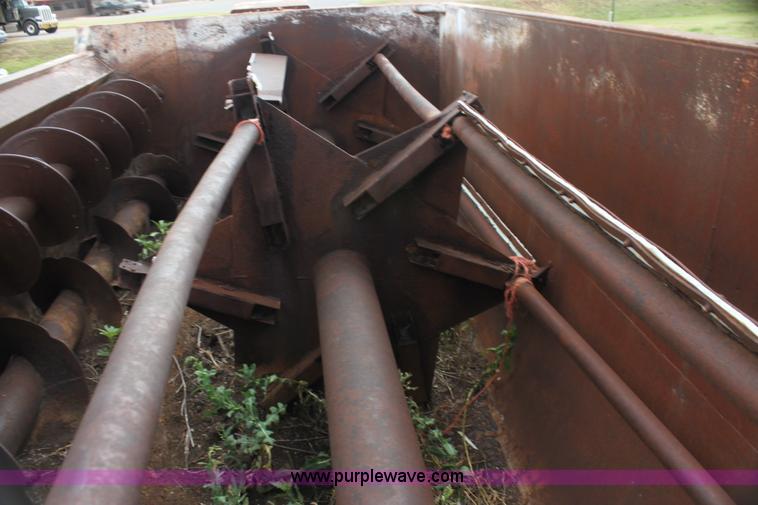 image for item H7416 1980 Ford feed mixer truck