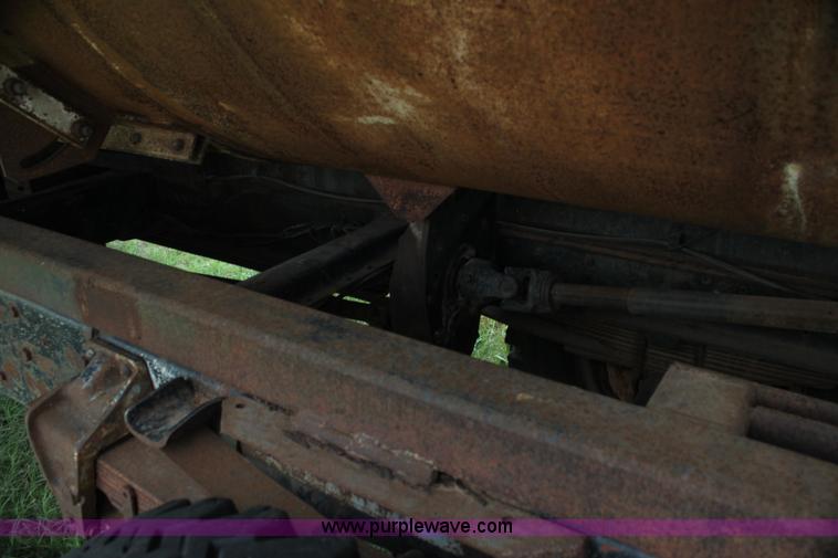 image for item H7416 1980 Ford feed mixer truck