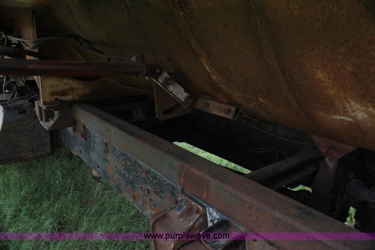 image for item H7416 1980 Ford feed mixer truck