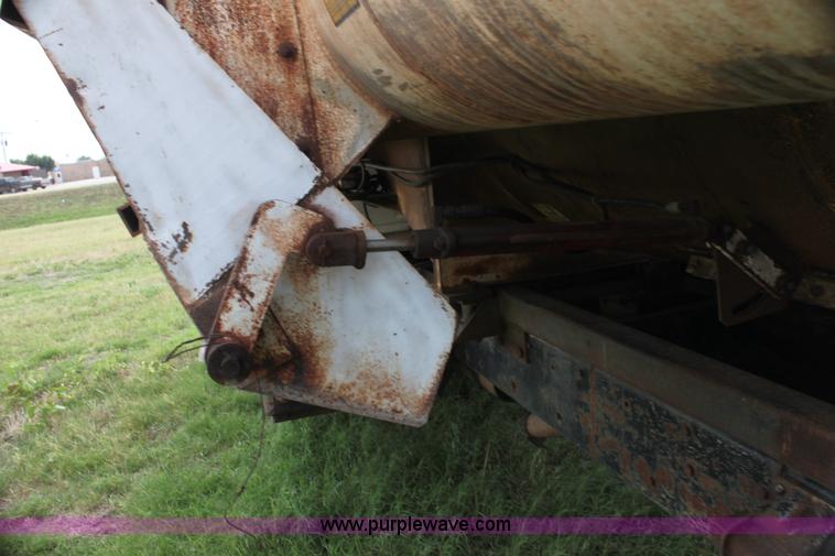 image for item H7416 1980 Ford feed mixer truck