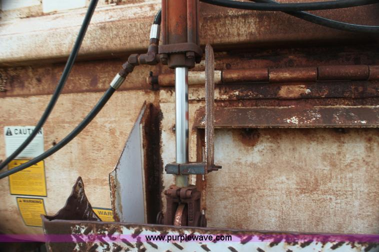 image for item H7416 1980 Ford feed mixer truck