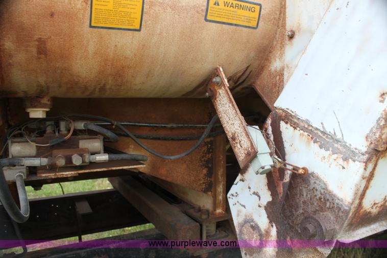 image for item H7416 1980 Ford feed mixer truck
