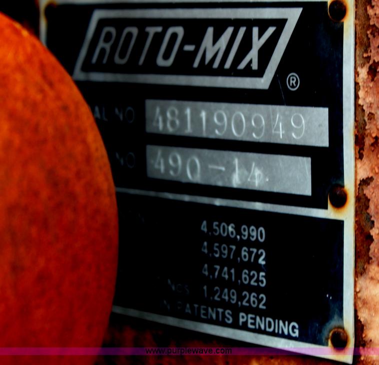 image for item H7416 1980 Ford feed mixer truck