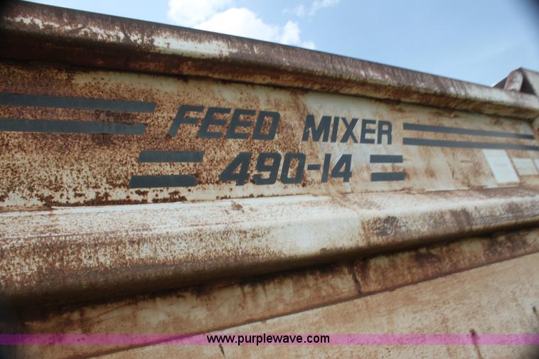 image for item H7416 1980 Ford feed mixer truck