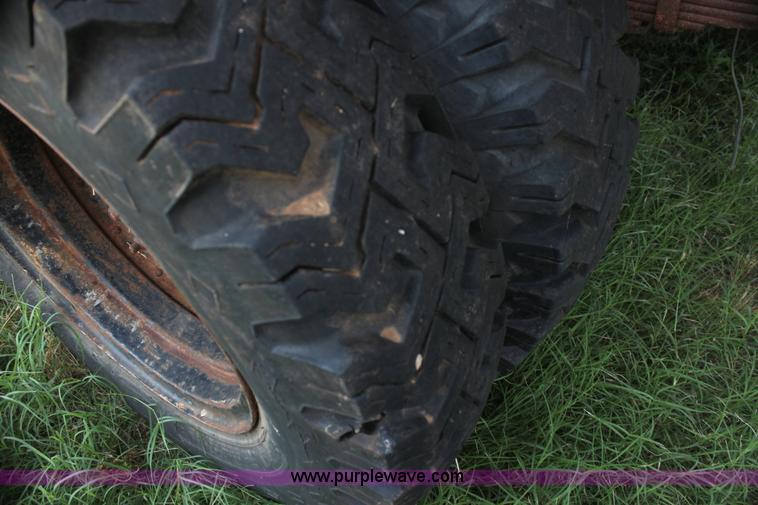 image for item H7416 1980 Ford feed mixer truck