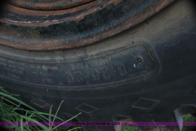 image for item H7416 1980 Ford feed mixer truck