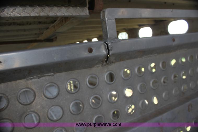 image for item H7417 1985 Wilson 53' aluminum cattle pot trailer