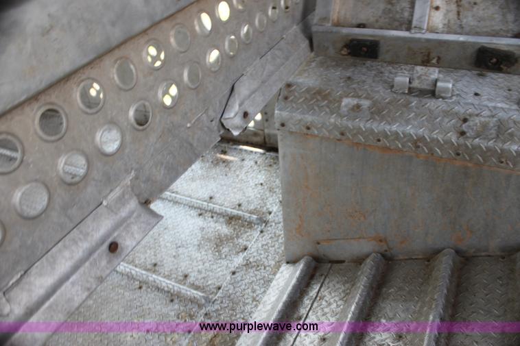 image for item H7417 1985 Wilson 53' aluminum cattle pot trailer