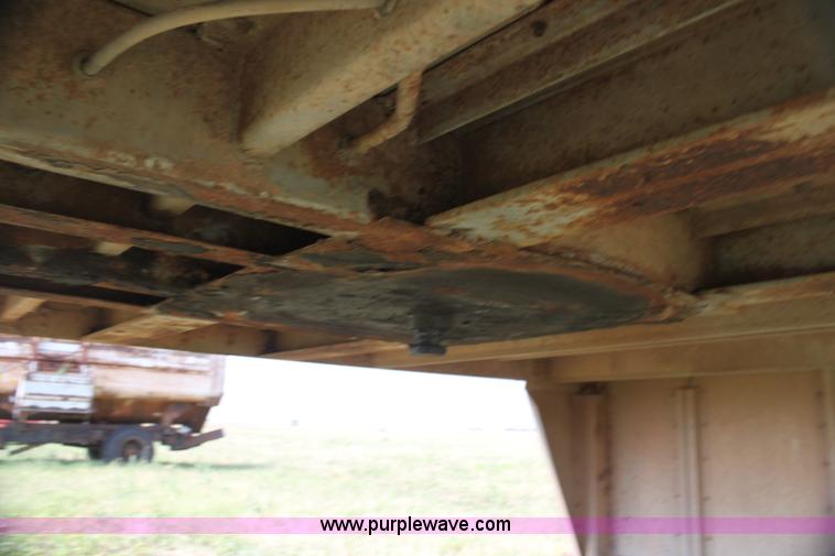 image for item H7417 1985 Wilson 53' aluminum cattle pot trailer