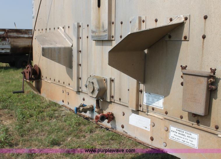 image for item H7417 1985 Wilson 53' aluminum cattle pot trailer