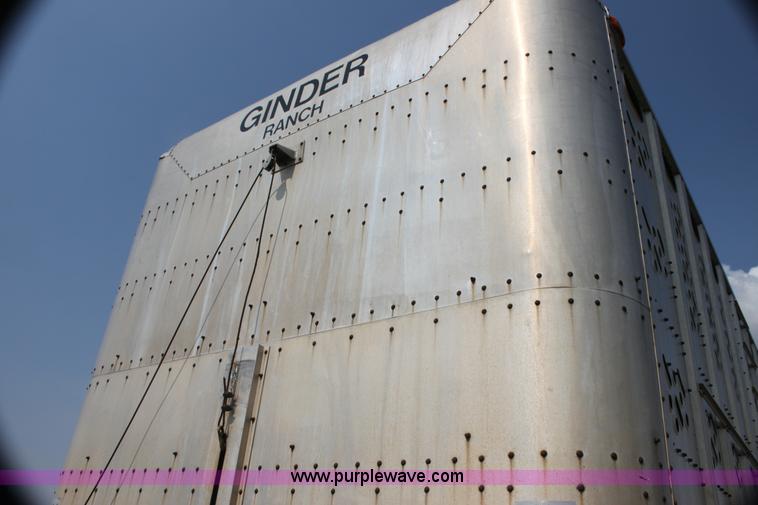 image for item H7417 1985 Wilson 53' aluminum cattle pot trailer