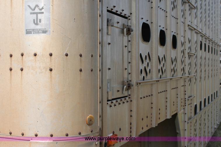 image for item H7417 1985 Wilson 53' aluminum cattle pot trailer