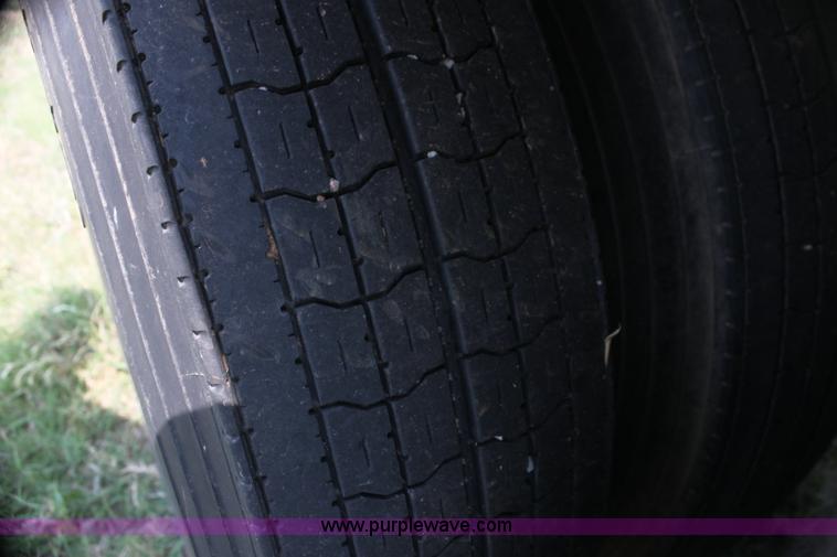 image for item H7417 1985 Wilson 53' aluminum cattle pot trailer