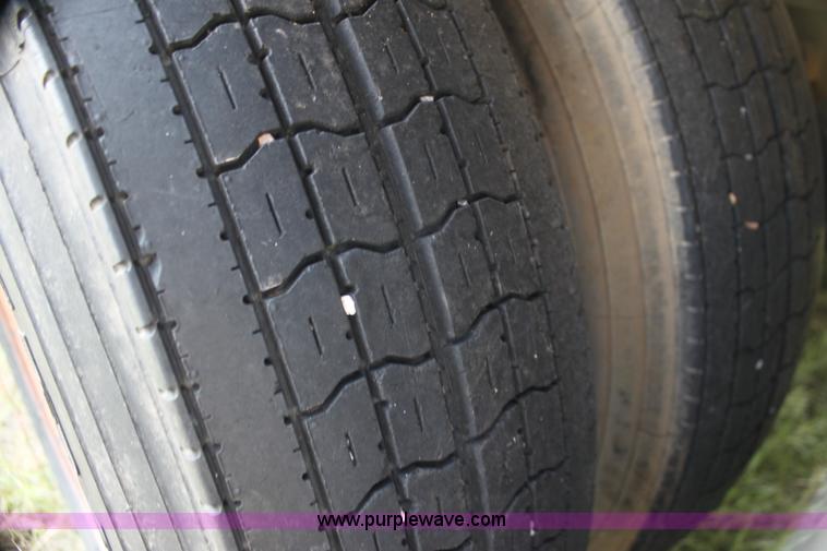 image for item H7417 1985 Wilson 53' aluminum cattle pot trailer