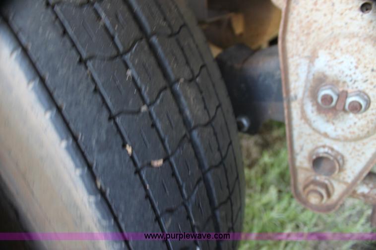 image for item H7417 1985 Wilson 53' aluminum cattle pot trailer