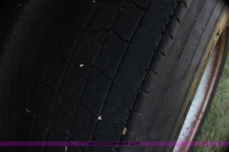 image for item H7417 1985 Wilson 53' aluminum cattle pot trailer